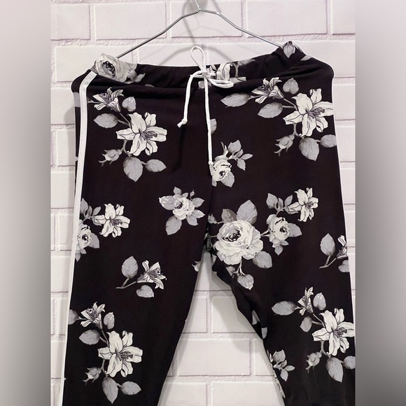 SWS active women floral black joggers/ size M - Picture 5 of 10